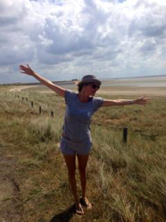 Claudelle Deckert feet photo thumbnail