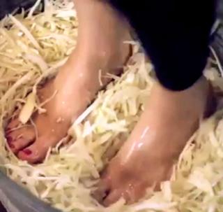 Claudelle Deckert feet photo thumbnail