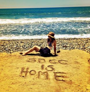 Claudia Black feet photo thumbnail