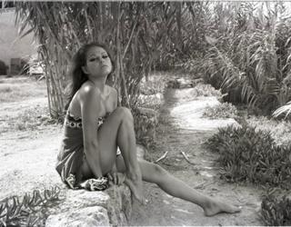 Claudia Cardinale feet photo thumbnail