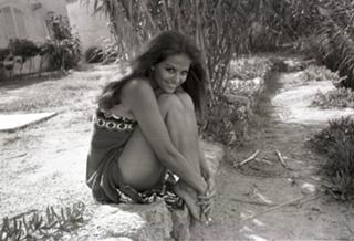 Claudia Cardinale feet photo thumbnail