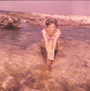 Claudia Cardinale feet photo thumbnail