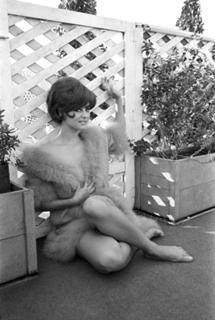 Claudia Cardinale feet photo thumbnail