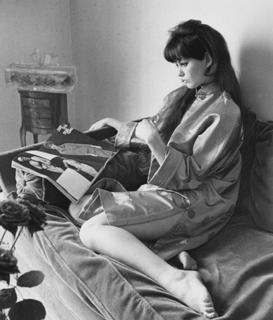 Claudia Cardinale feet photo thumbnail