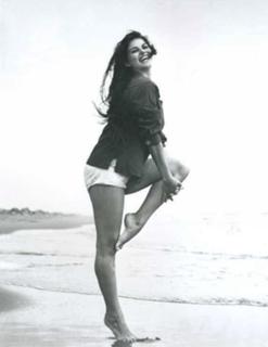 Claudia Cardinale feet photo thumbnail