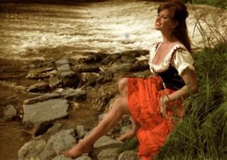 Claudia Cardinale feet photo thumbnail