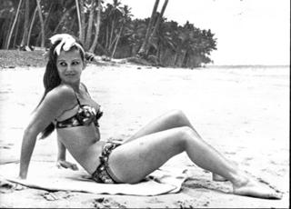 Claudia Cardinale feet photo thumbnail