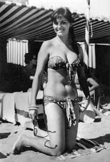 Claudia Cardinale feet photo thumbnail