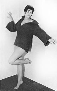 Claudia Cardinale feet photo thumbnail