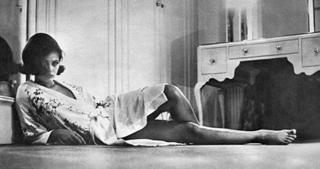 Claudia Cardinale feet photo thumbnail