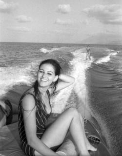 Claudia Cardinale feet photo thumbnail