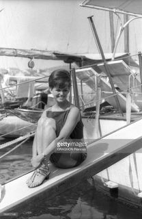 Claudia Cardinale feet photo thumbnail