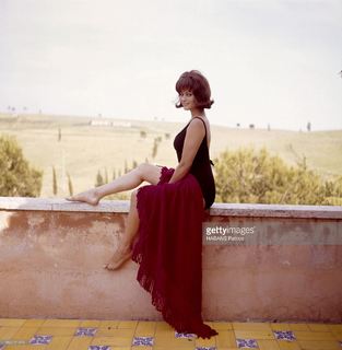 Claudia Cardinale feet photo thumbnail