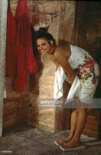 Claudia Cardinale feet photo thumbnail