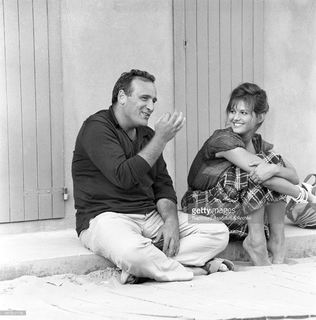 Claudia Cardinale feet photo thumbnail