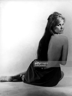 Claudia Cardinale feet photo thumbnail