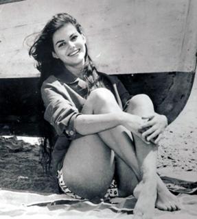 Claudia Cardinale feet photo thumbnail