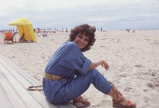 Claudia Cardinale feet photo thumbnail