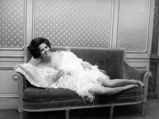 Claudia Cardinale feet photo thumbnail