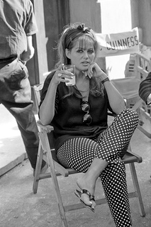 Claudia Cardinale feet photo thumbnail