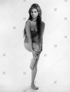 Claudia Cardinale feet photo thumbnail