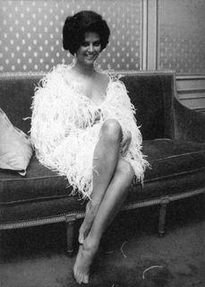 Claudia Cardinale feet photo thumbnail
