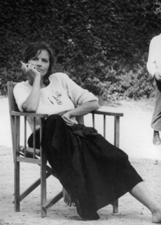 Claudia Cardinale feet photo thumbnail