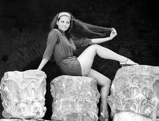 Claudia Cardinale feet photo thumbnail