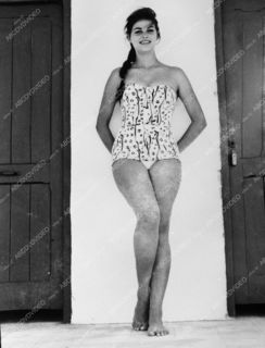 Claudia Cardinale feet photo thumbnail