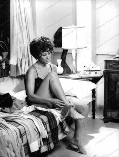 Claudia Cardinale feet photo thumbnail