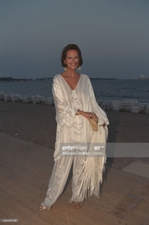 Claudia Cardinale feet photo thumbnail