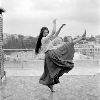 Claudia Cardinale feet photo thumbnail
