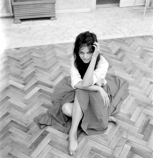 Claudia Cardinale feet photo thumbnail