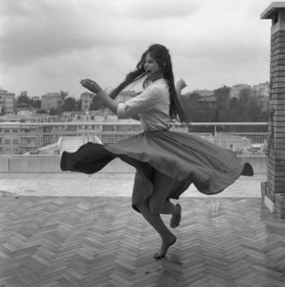 Claudia Cardinale feet photo thumbnail