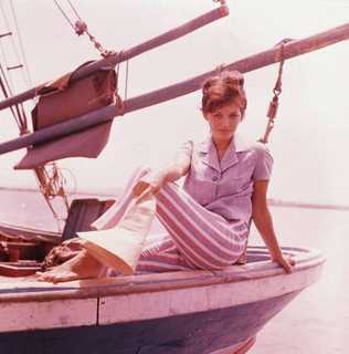 Claudia Cardinale feet photo thumbnail