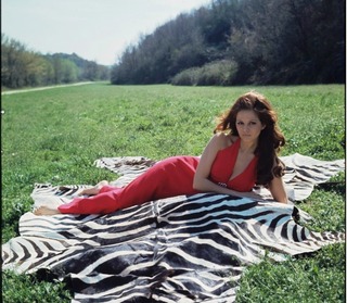 Claudia Cardinale feet photo thumbnail