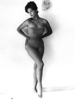 Claudia Cardinale feet photo thumbnail