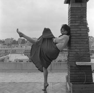Claudia Cardinale feet photo thumbnail