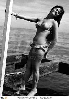 Claudia Cardinale feet photo thumbnail