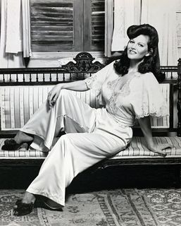 Claudia Cardinale feet photo thumbnail