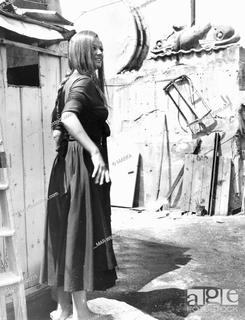 Claudia Cardinale feet photo thumbnail