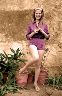Claudia Cardinale feet photo thumbnail