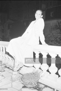 Claudia Cardinale feet photo thumbnail