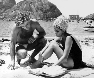Claudia Cardinale feet photo thumbnail