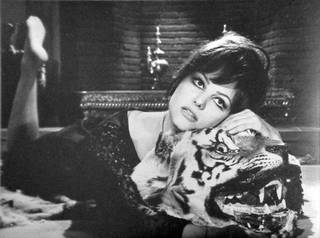 Claudia Cardinale feet photo thumbnail