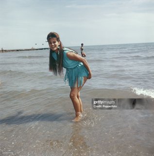 Claudia Cardinale feet photo thumbnail