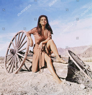Claudia Cardinale feet photo thumbnail