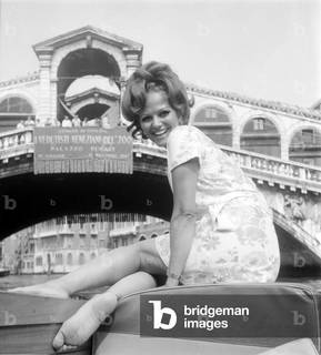 Claudia Cardinale feet photo thumbnail