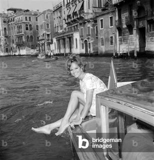 Claudia Cardinale feet photo thumbnail