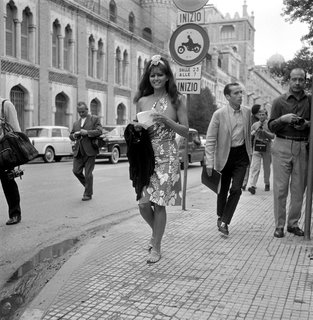 Claudia Cardinale feet photo thumbnail